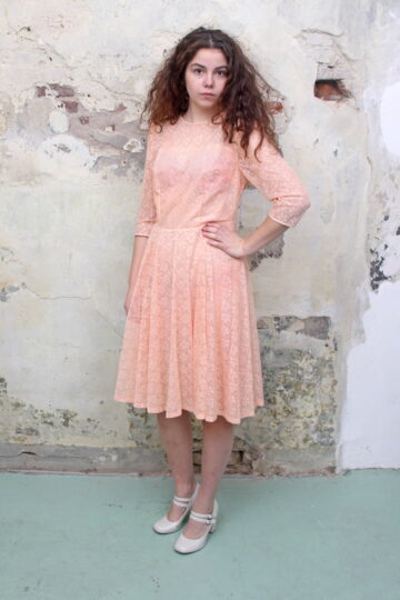 Zalmroze vintage kanten jurk West Germany