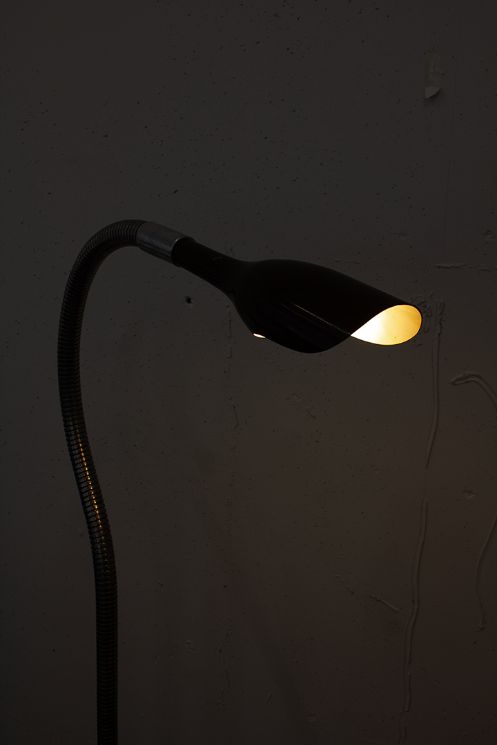 70s staande lamp met buigbare arm en bruine spot