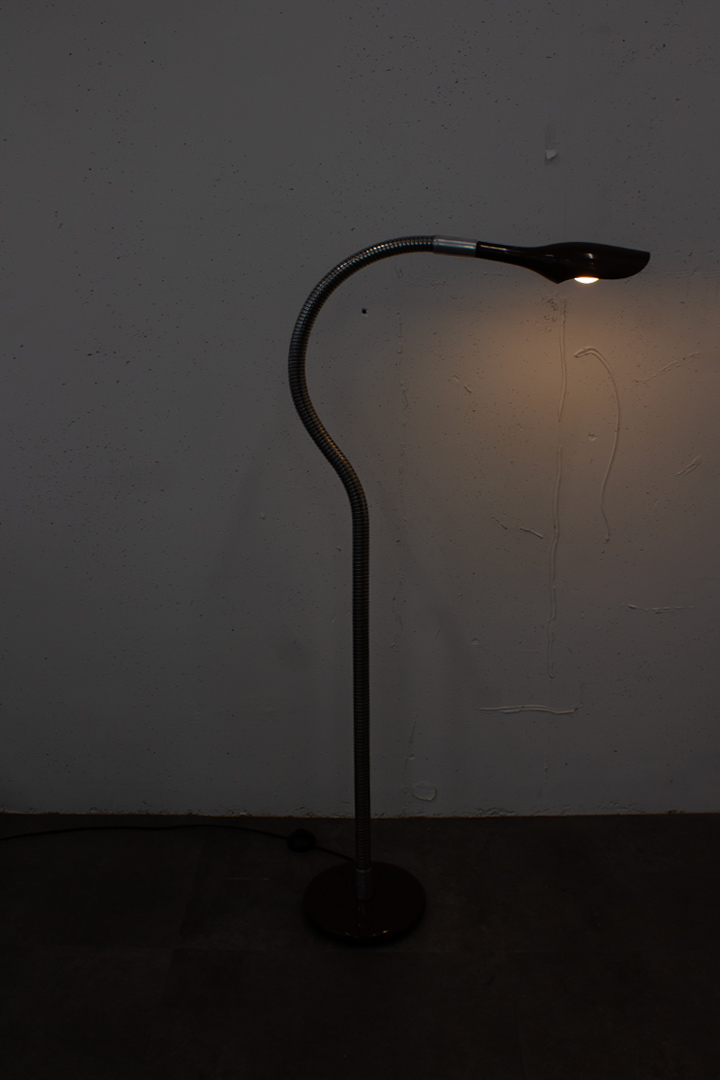 70s staande lamp met buigbare arm en bruine spot