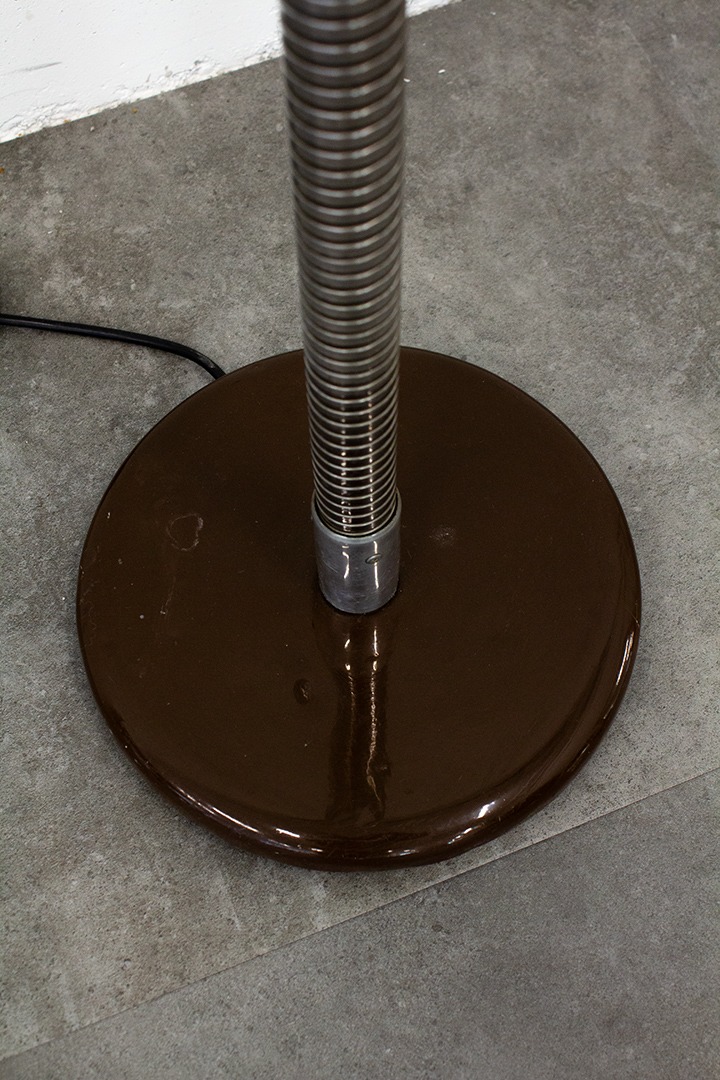 70s staande lamp met buigbare arm en bruine spot