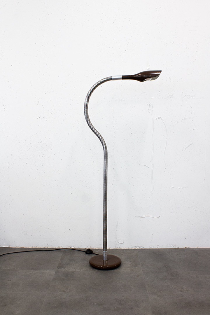 70s staande lamp met buigbare arm en bruine spot