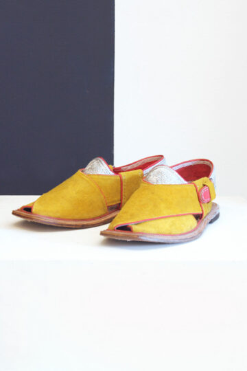 Handgemaakte gele suede heren sandalen uit Afghanistan maat 43,5