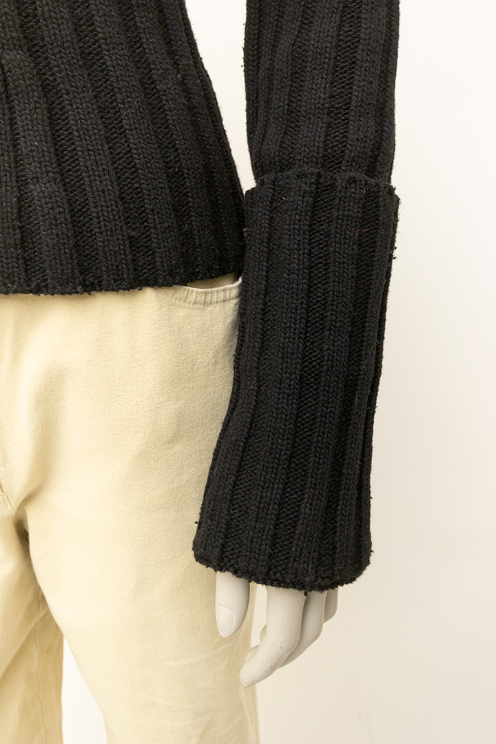 Ann Demeulemeester zwarte gebreide coltrui met extra lange mouwen