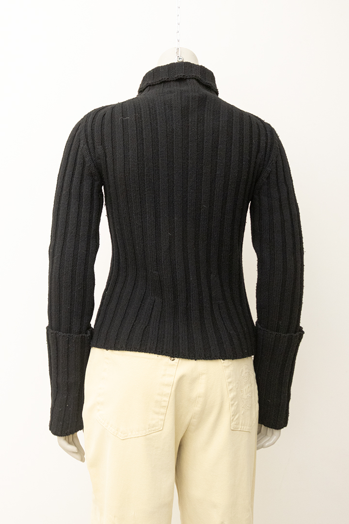 Ann Demeulemeester zwarte gebreide coltrui met extra lange mouwen