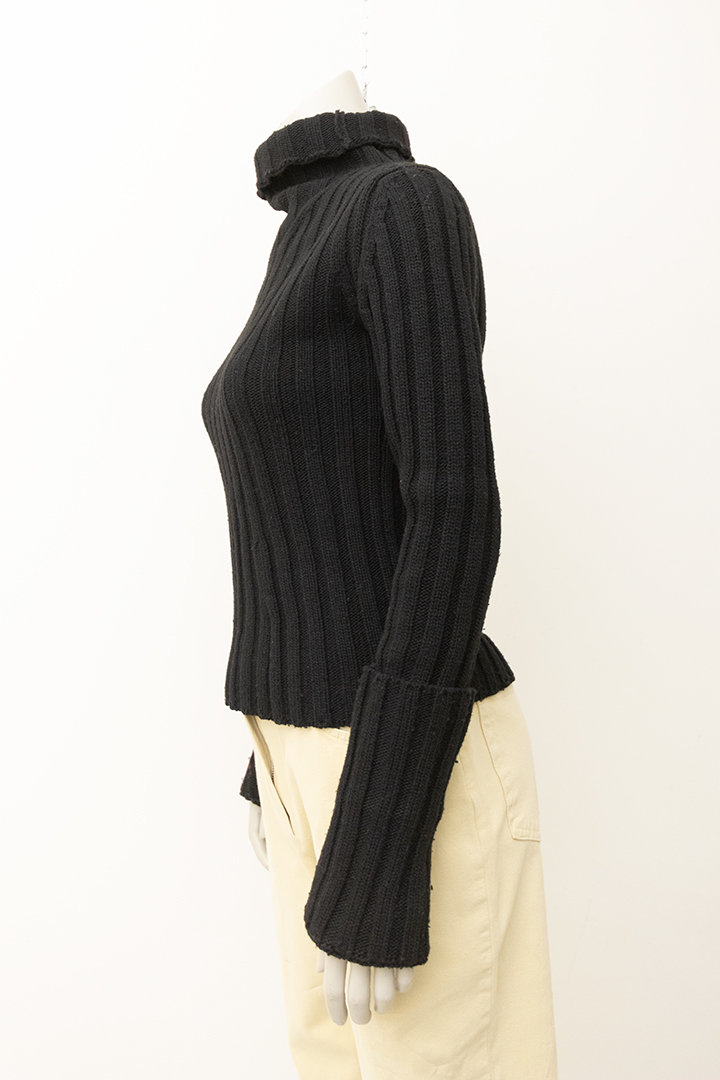 Ann Demeulemeester zwarte gebreide coltrui met extra lange mouwen