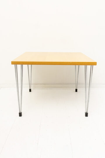 Arne Jacobsen salontafel met houten blad en hairpin poten jaren 70