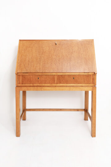 Art Deco secretaire met bijzonder Karelisch berkenhout