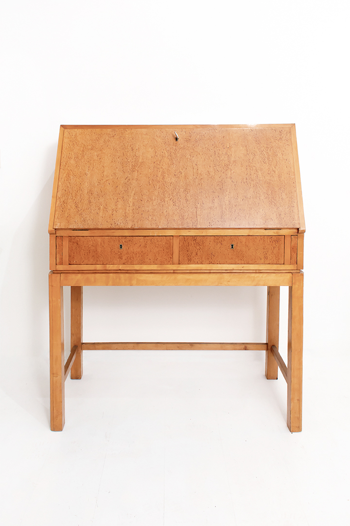 Art Deco secretaire met bijzonder Karelisch berkenhout