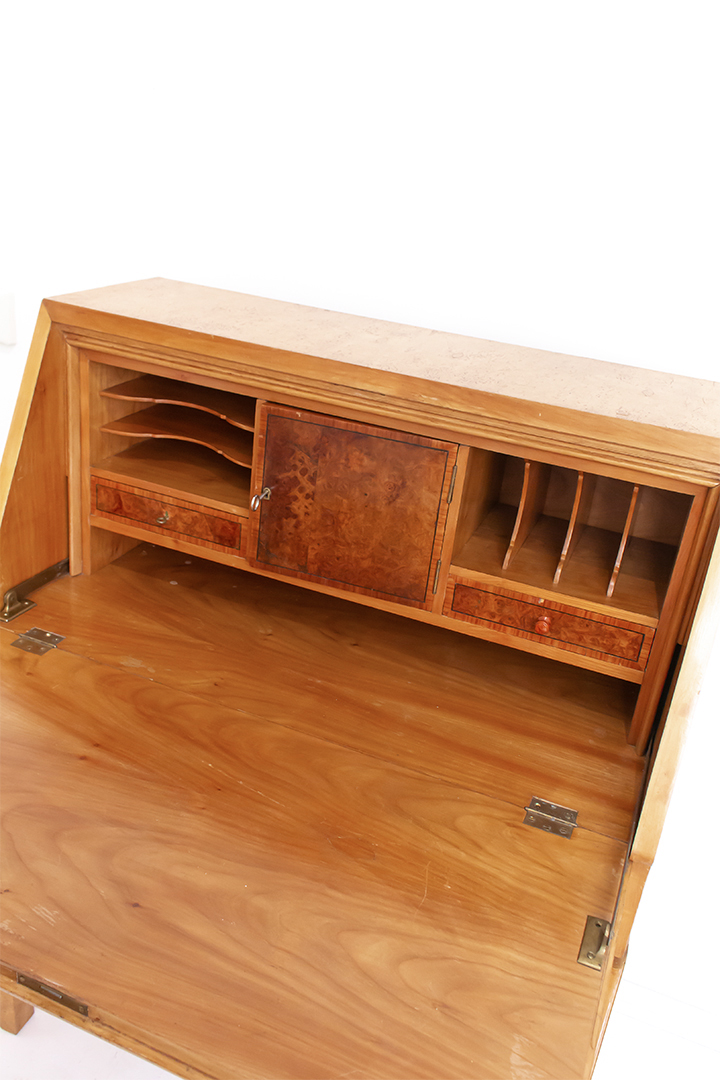 Art Deco secretaire met bijzonder Karelisch berkenhout