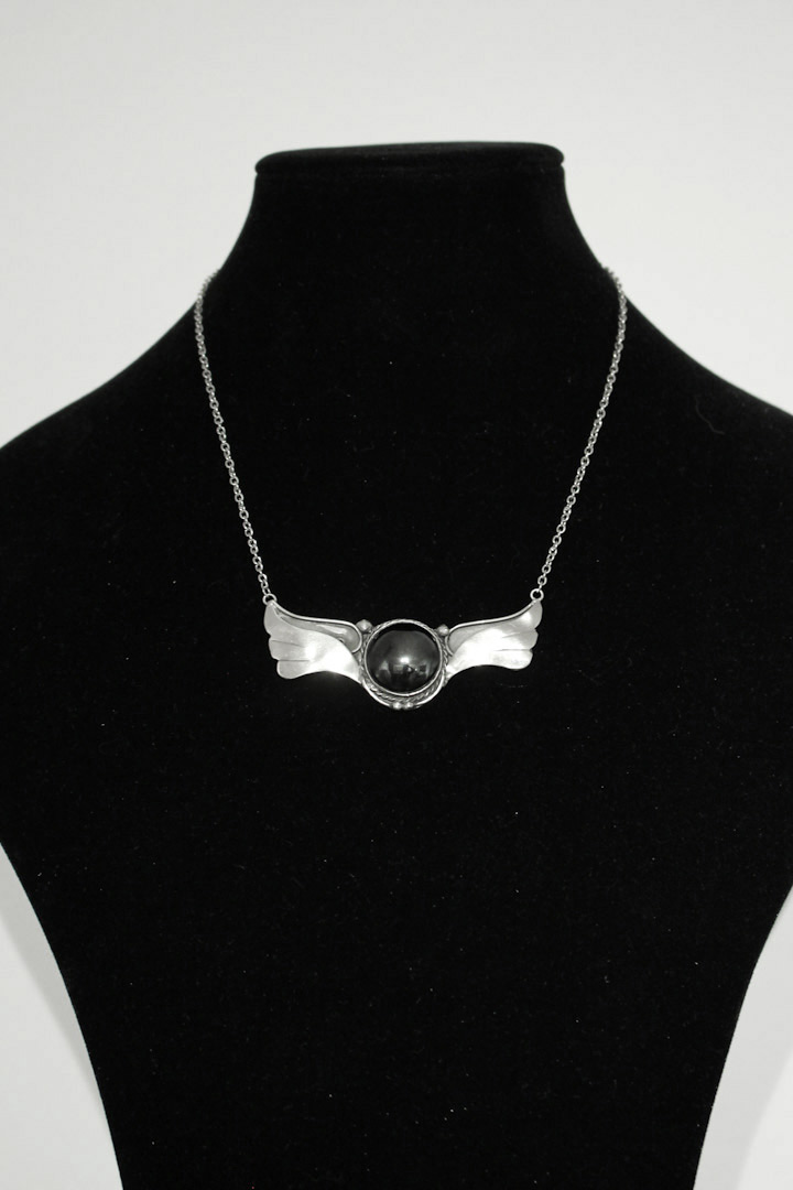 Art Nouveau winged eye ketting
