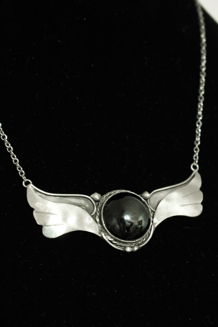 Art Nouveau winged eye ketting