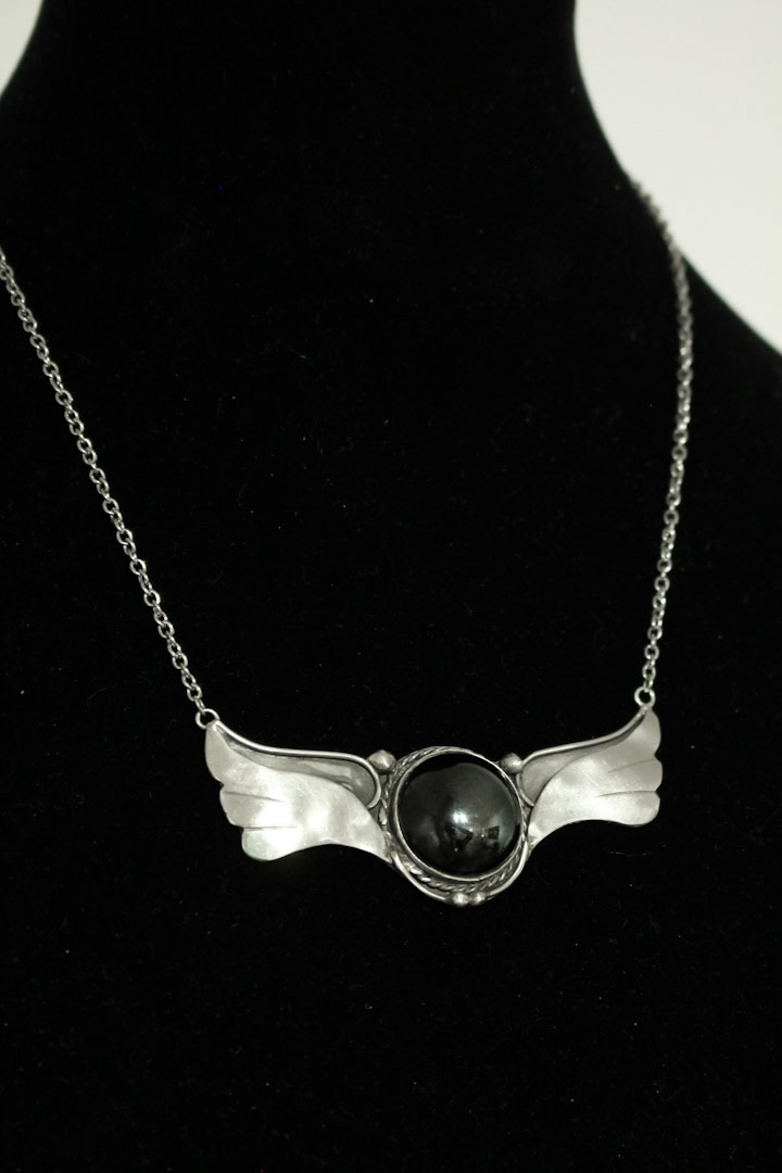 Art Nouveau winged eye ketting