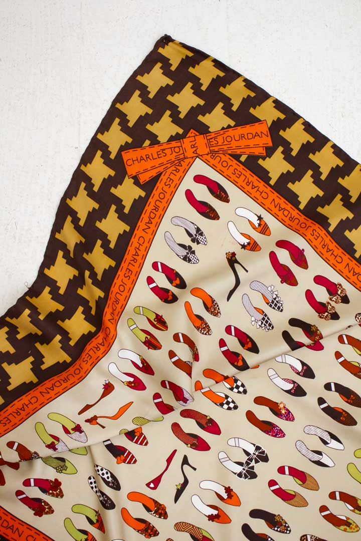 Beige bruin zijden handgerolde vintage Charles Jourdan sjaaltje