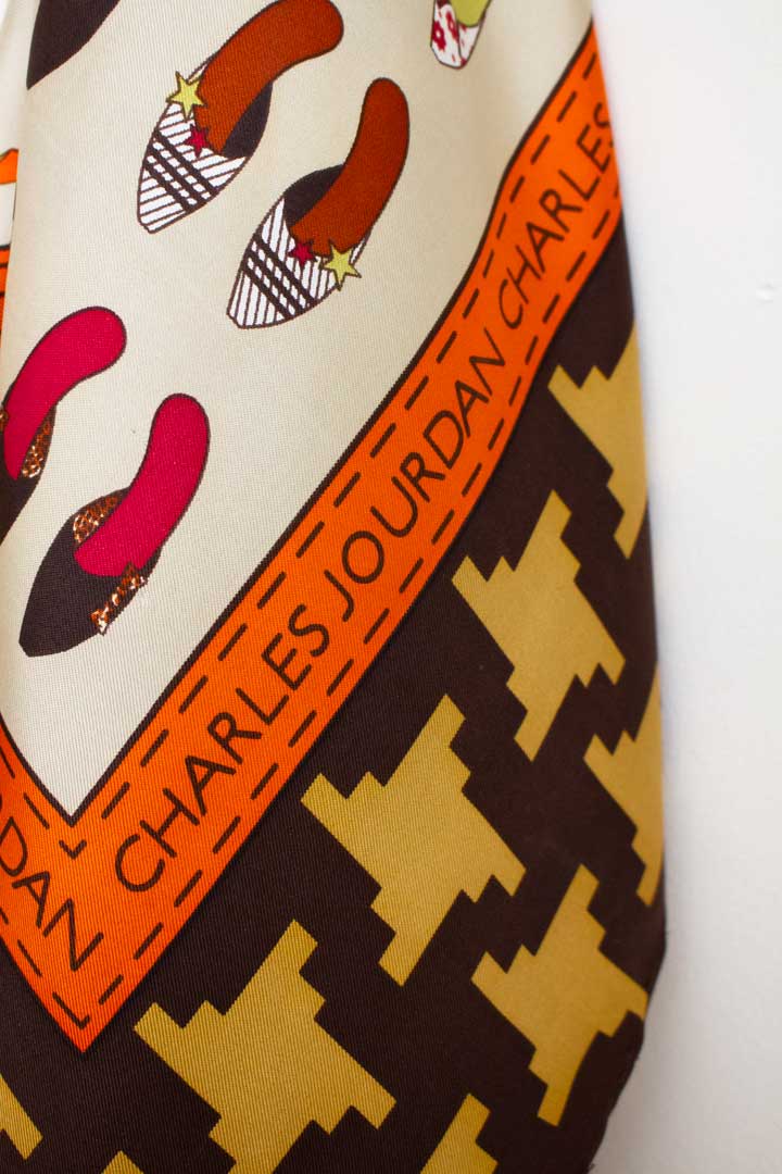 Beige bruin zijden handgerolde vintage Charles Jourdan sjaaltje