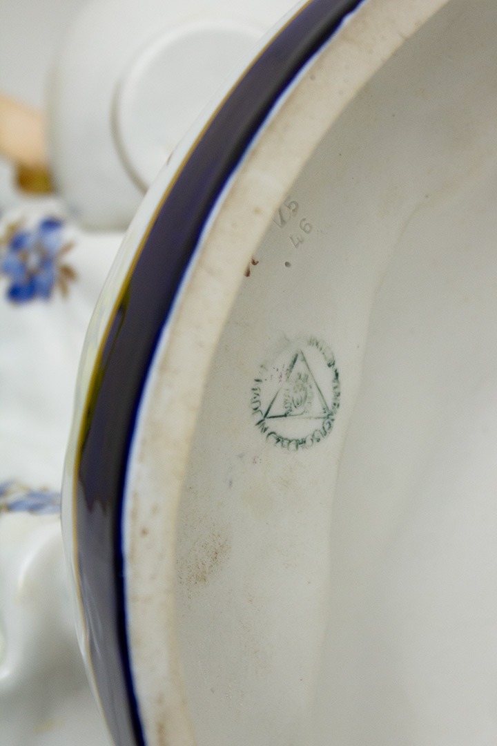 Bohemia Royal Dux porseleinen beeld vrouw bij waterfontein Tsjechië