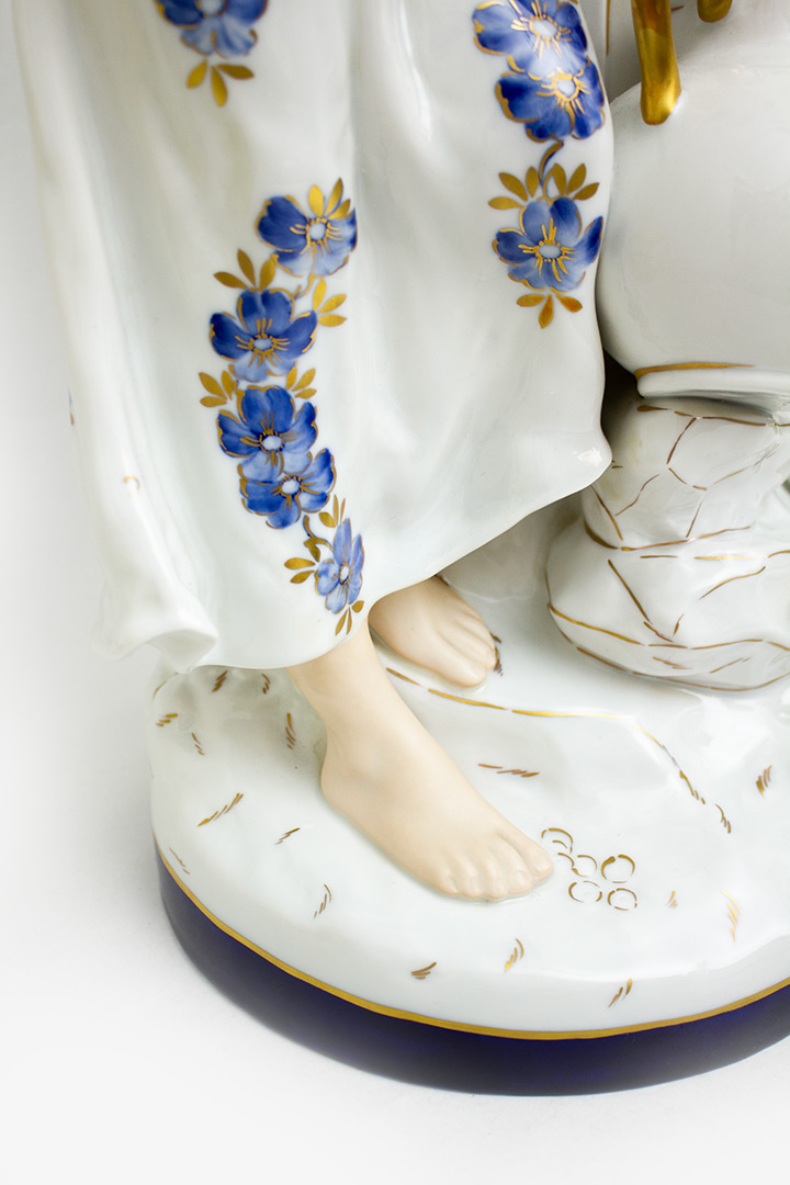 Bohemia Royal Dux porseleinen beeld vrouw bij waterfontein Tsjechië