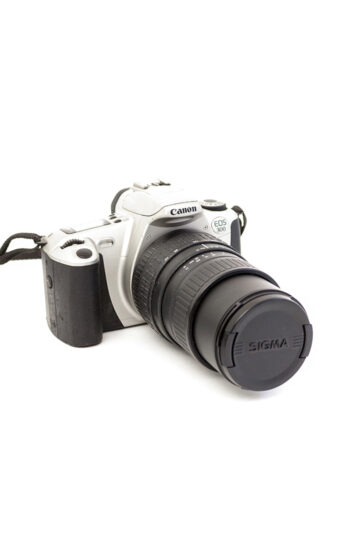 Canon EOS 300 analoge camera + zoomlens Sigma 70-210mm