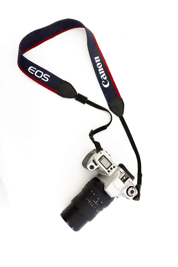Canon EOS 300 analoge camera + zoomlens Sigma 70-210mm