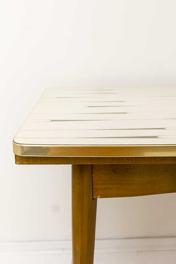 Franse vintage formica tafel met uitklapbaar blad en verstelbare poten