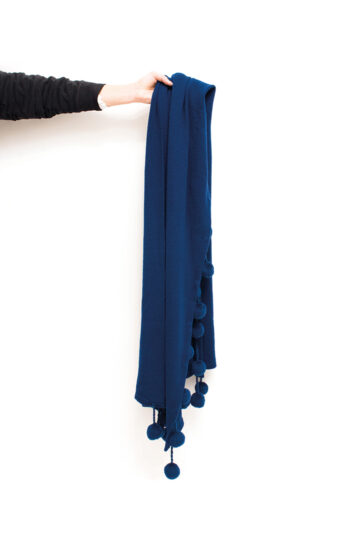 Gebreide sjaal met pompons donkerblauw Dorothée Bis
