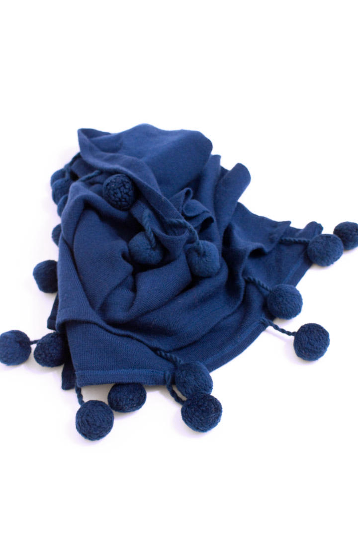 Gebreide sjaal met pompons donkerblauw Dorothée Bis