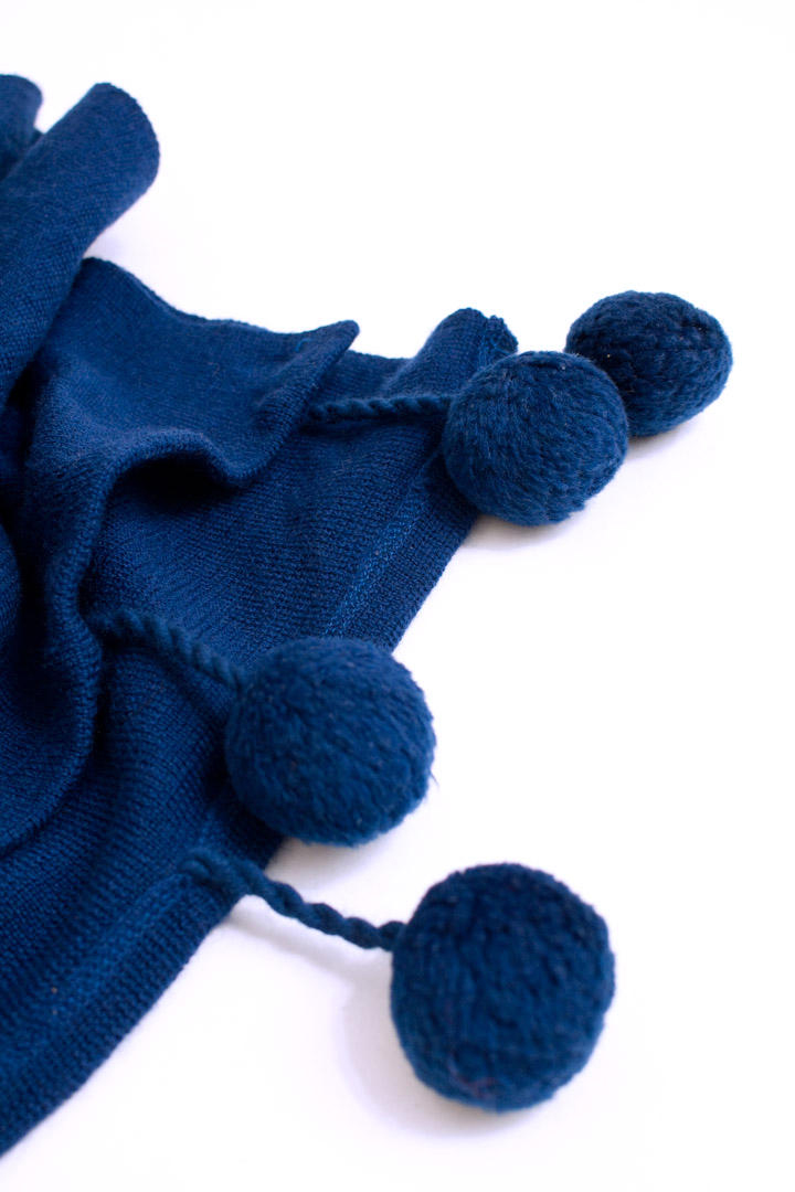 Gebreide sjaal met pompons donkerblauw Dorothée Bis