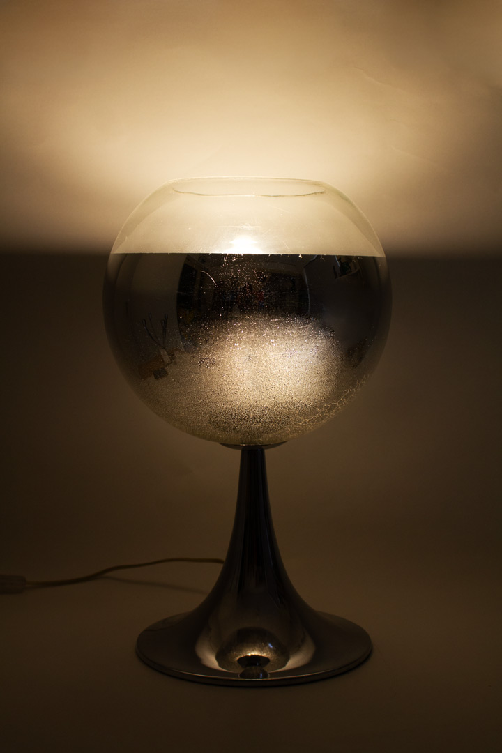 Chromen tafellamp met glazen globe kelk 2000s - Glashütte / Tom Dixon stijl