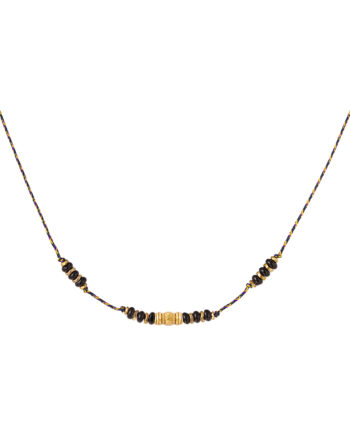 Goudkleurige ketting met natuurstenen in koraal of zwart