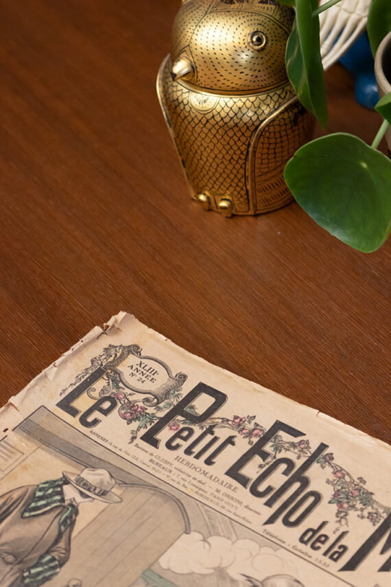 Groot vintage bureau van teakhout met veel opbergruimte
