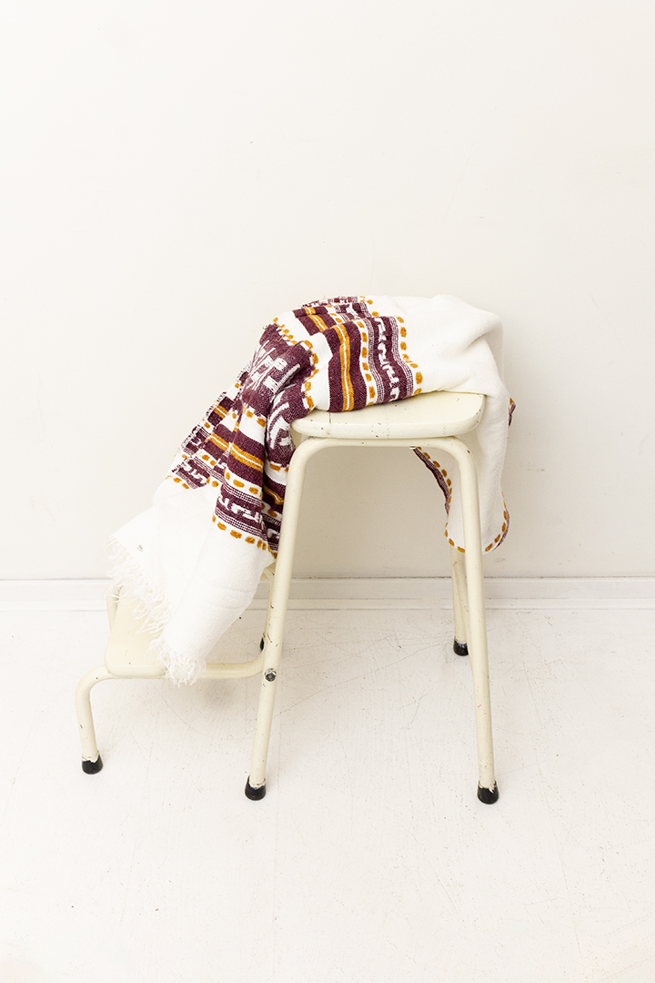 Groot vintage wit wollen plaid met Zuid-Amerikaans patroon