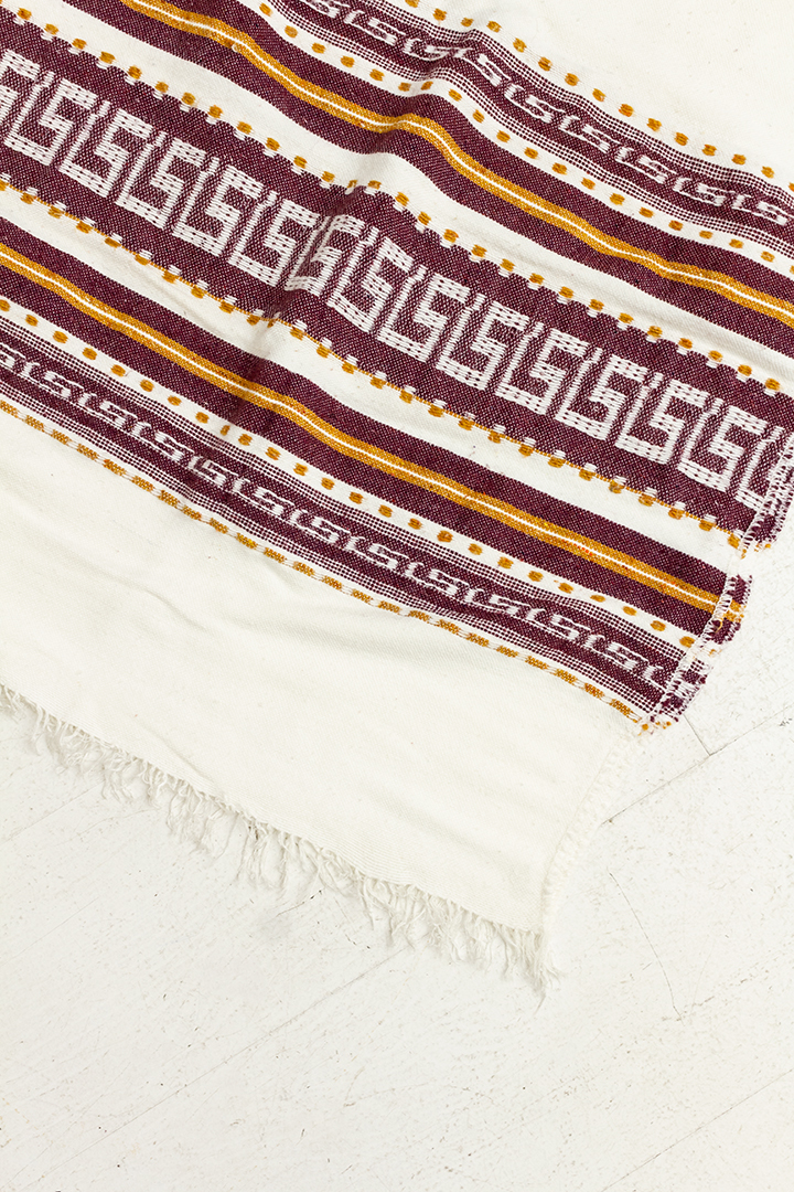 Groot vintage wit wollen plaid met Zuid-Amerikaans patroon