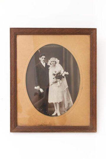 Grote vintage foto van Bretons bruidspaar in originele lijst