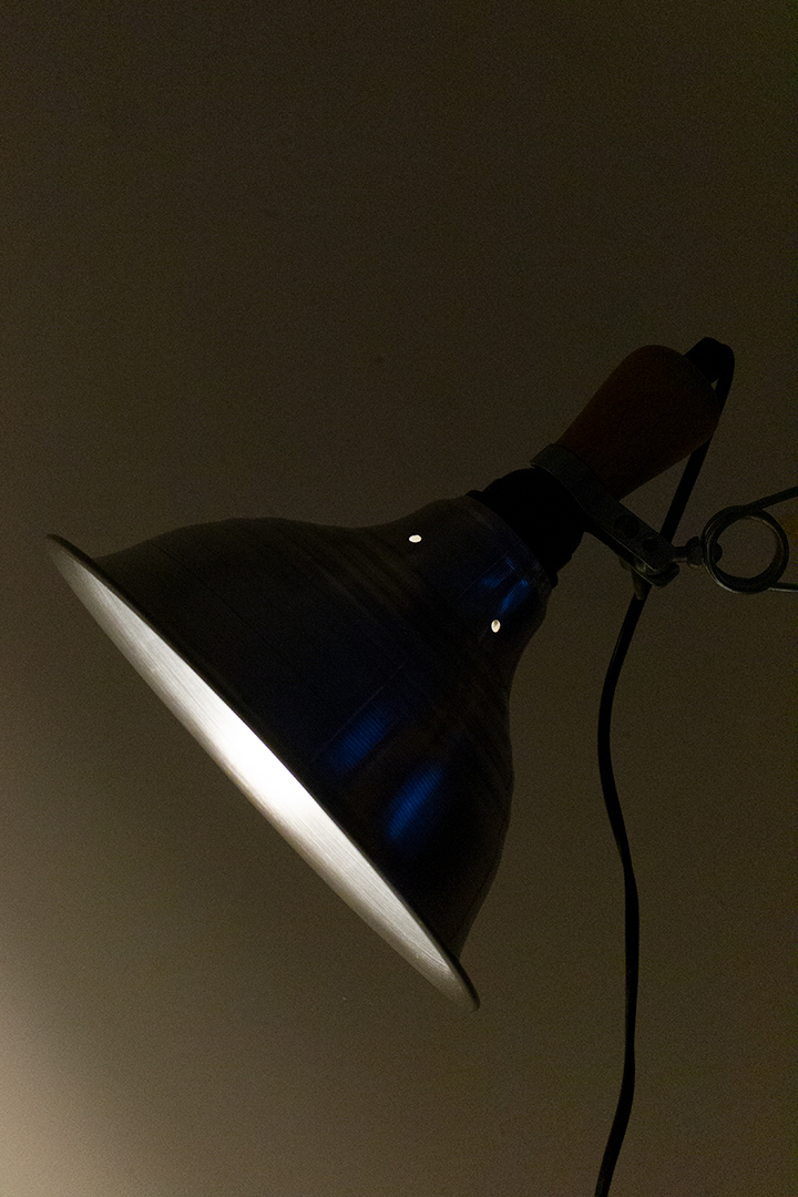 Grote vintage klemlamp hout en aluminium Ikea jaren 90