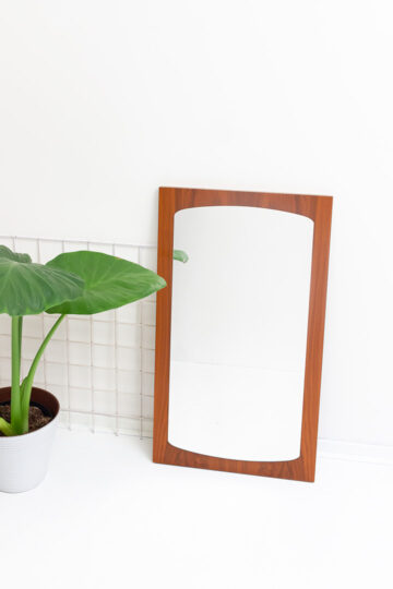 Grote vintage houten spiegel op teakfineer