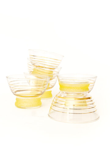 Jaren 50 lage drankglaasjes met geel en gouden strepen - set van 6