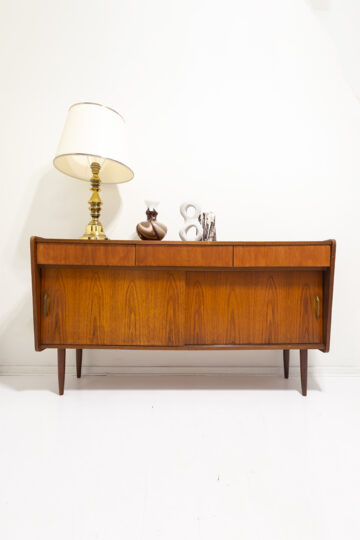 Jaren 60 houten dressoir middelgroot formaat