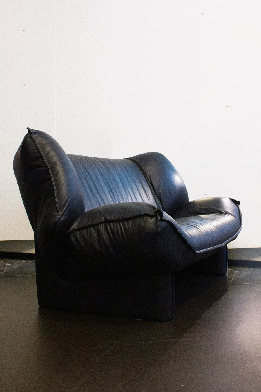 Donkerblauwe leren bankstel ‘Tango’ Jan Armgardt voor Leolux
