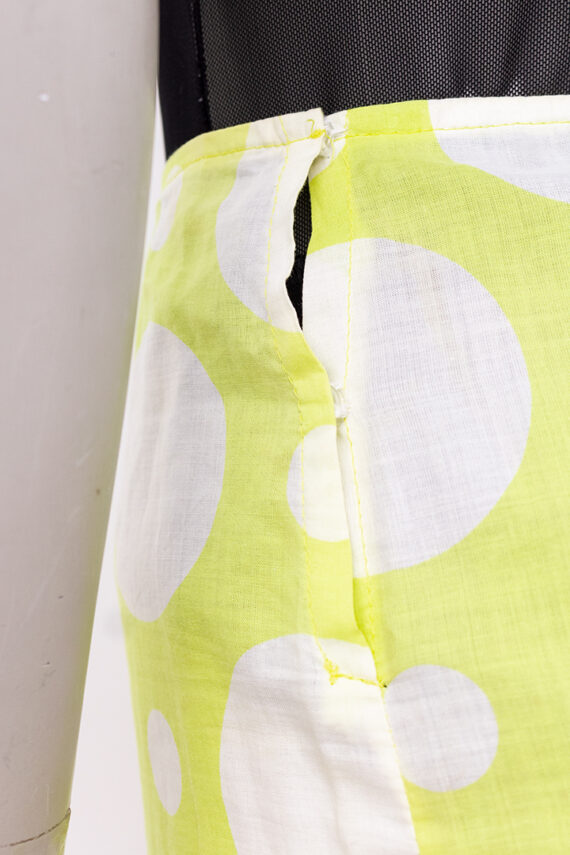 Limoengroene vintage kokerrok met witte polkadots