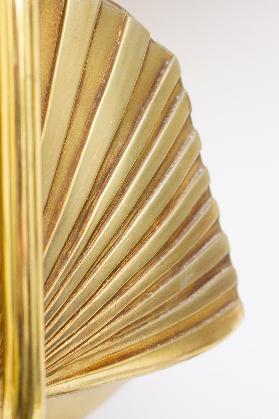 Lusterie DeKnudt Farao 70s tafellamp verguld Noir de Mazy