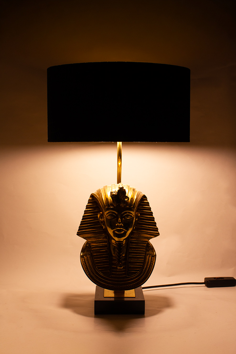 Lusterie DeKnudt Farao 70s tafellamp verguld Noir de Mazy