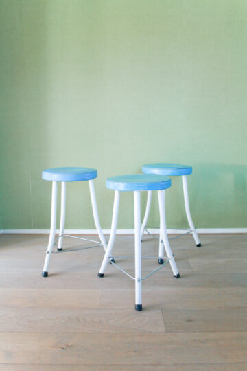 Creme-kleurige jaren 60 metalen krukjes 2x