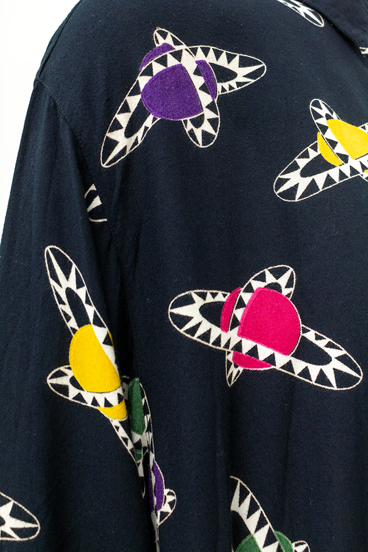 Mac & Maggie zwarte vintage blouse met gekleurde planeten