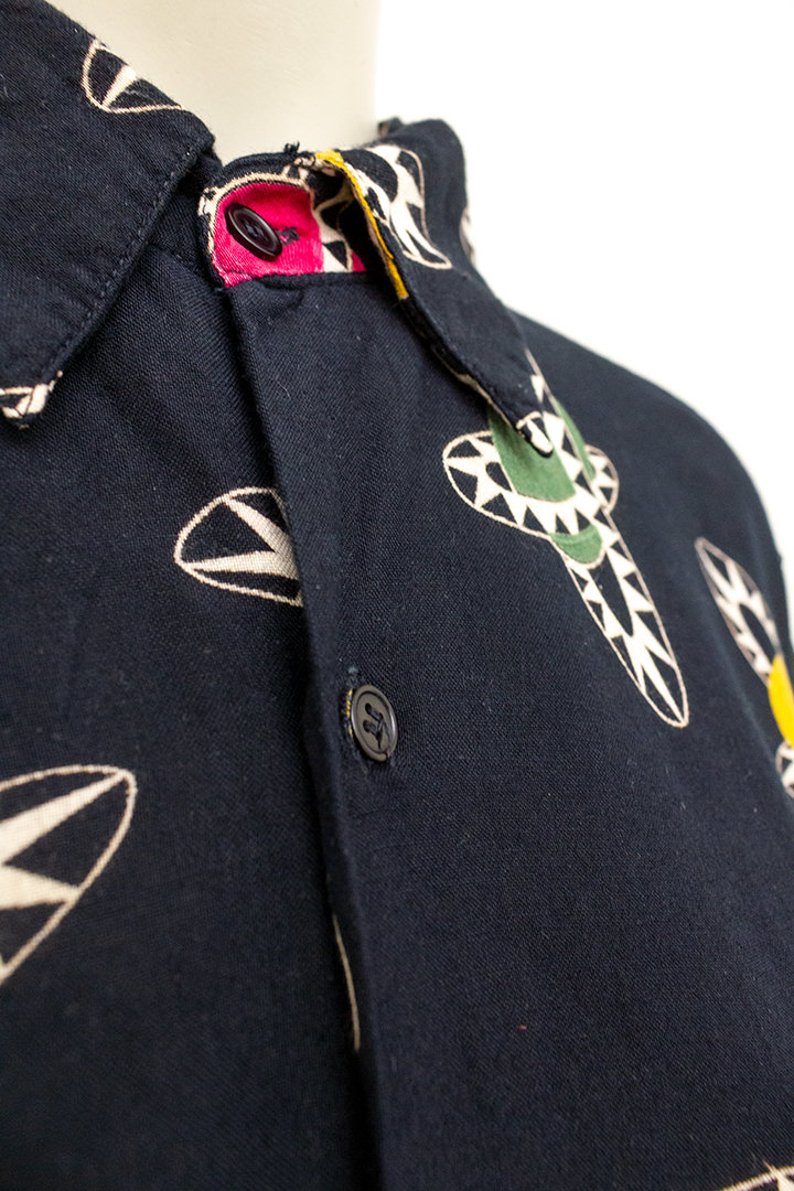 Mac & Maggie zwarte vintage blouse met gekleurde planeten