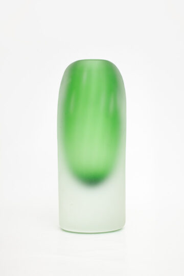 Mat groene kristallen bullet vaas Anna Ehmer voor Kosta Boda