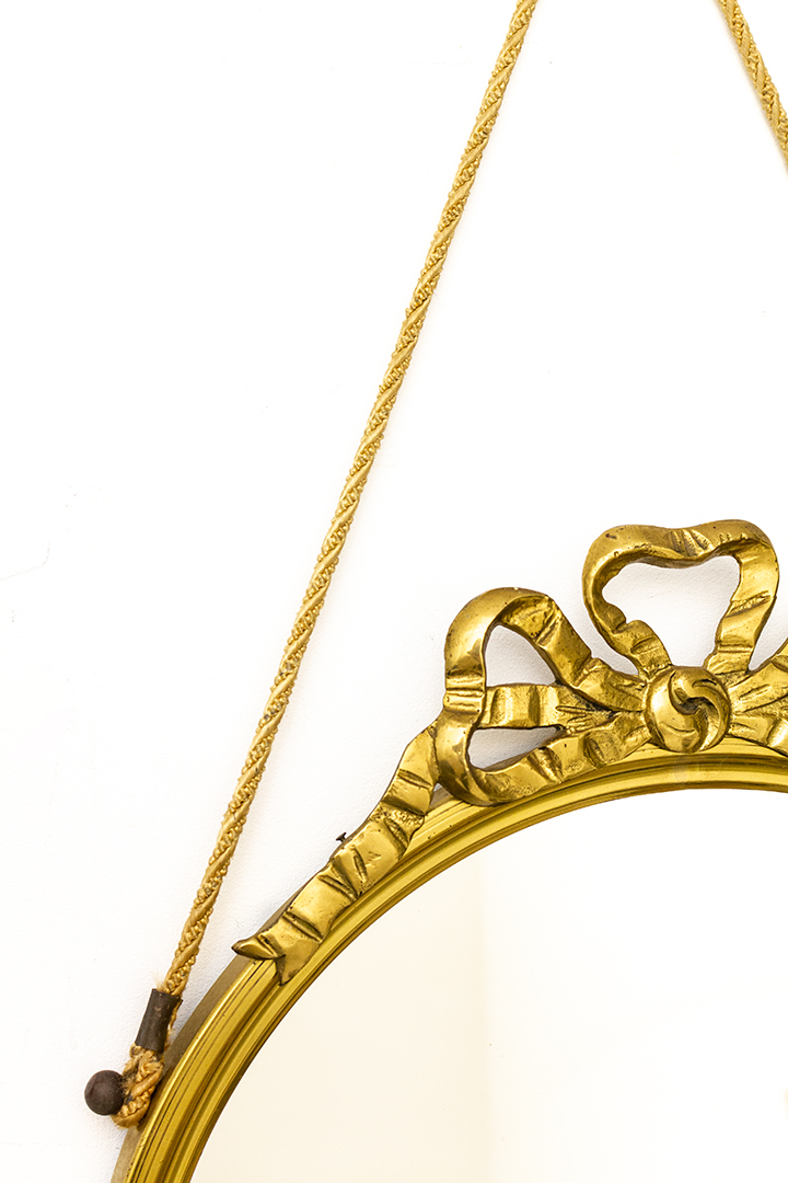 Messing spiegel met strik en bijpassend koord vintage