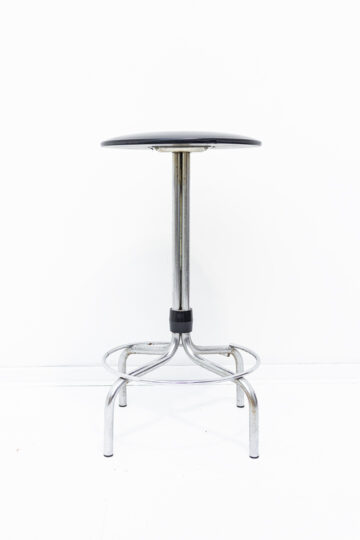 Middelhoge vintage kruk met elegante poot verchroomd