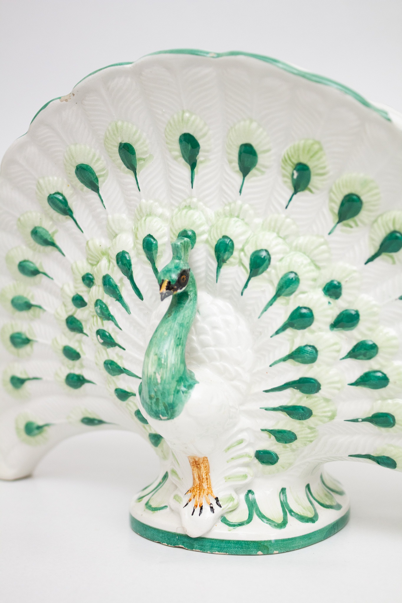 Nora Fenton Majolica vaas/ bloempot wit met groene pauwen