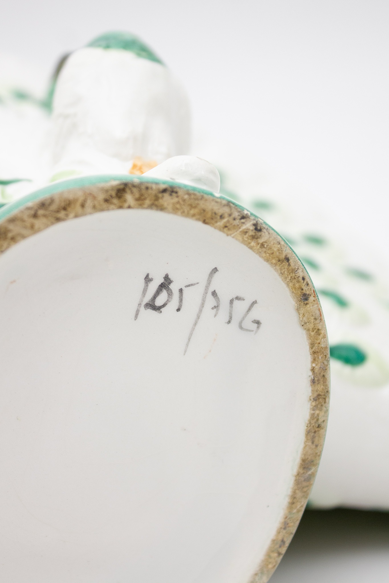 Nora Fenton Majolica vaas/ bloempot wit met groene pauwen