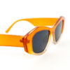 Retro oranje zonnebril met geometrisch montuur