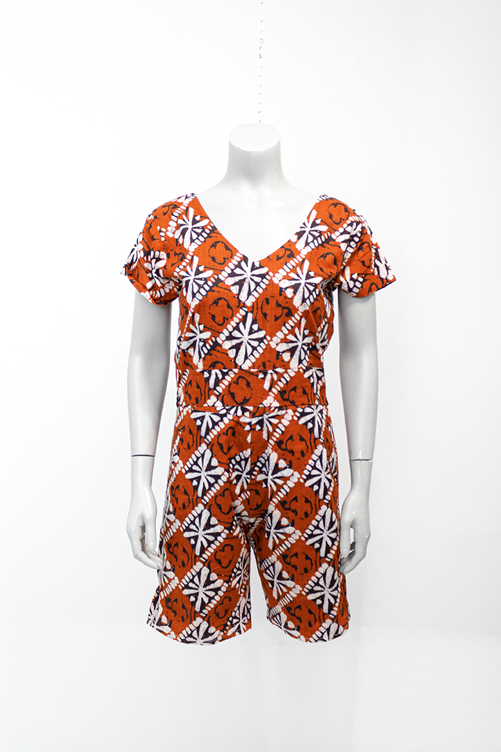 Roestbruine vintage playsuit met zwart-witte batik print